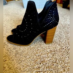 NEW Fergalucious Heeled Women’s Shoe!